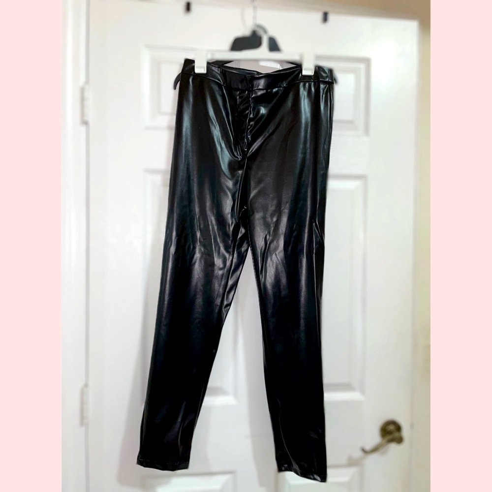 Faux Leather pants✨